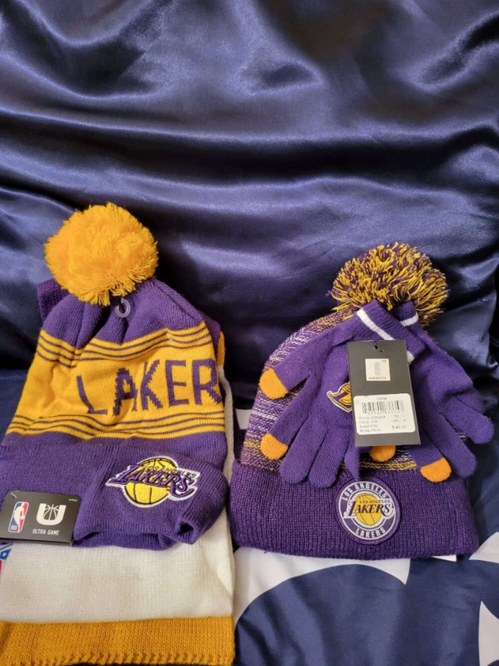 LA Lakers hat, gloves, and scarf